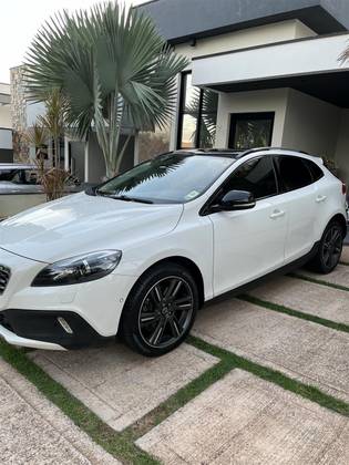VOLVO V40 2.0 T5 CROSS COUNTRY AWD TURBO GASOLINA 4P AUTOMÁTICO VOLVO V40 2.0 T5 CROSS COUNTRY AWD TURBO GASOLINA 4P AUTOMÁTICO